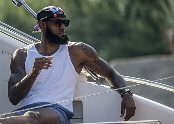 极端位移的 极端位移的